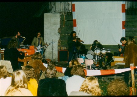 Třanovice 1983 / Elektrická svině (?) někdo říká, že je to ona, někdo zase, že ne.. U mikrofonu s kytarou to fakt vypadá na Z.Brázdu.